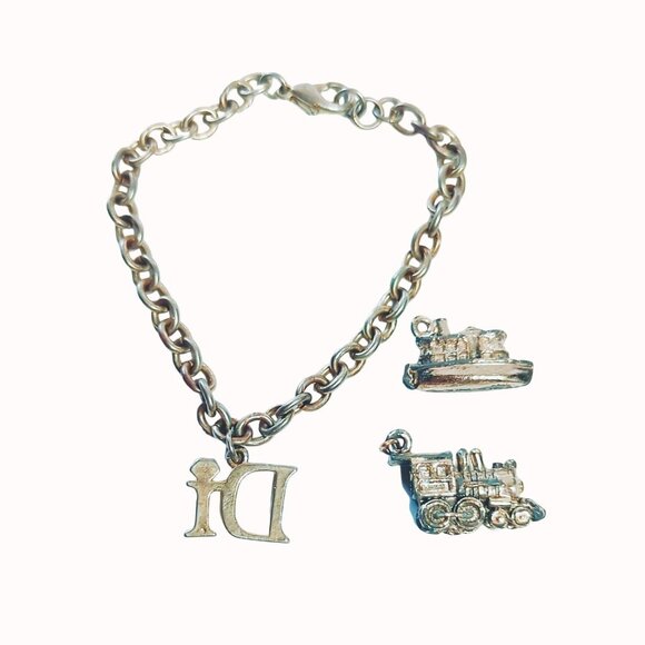 Vintage DI Diamond International Charm Bracelet With Boat Train Charms - Picture 2 of 4